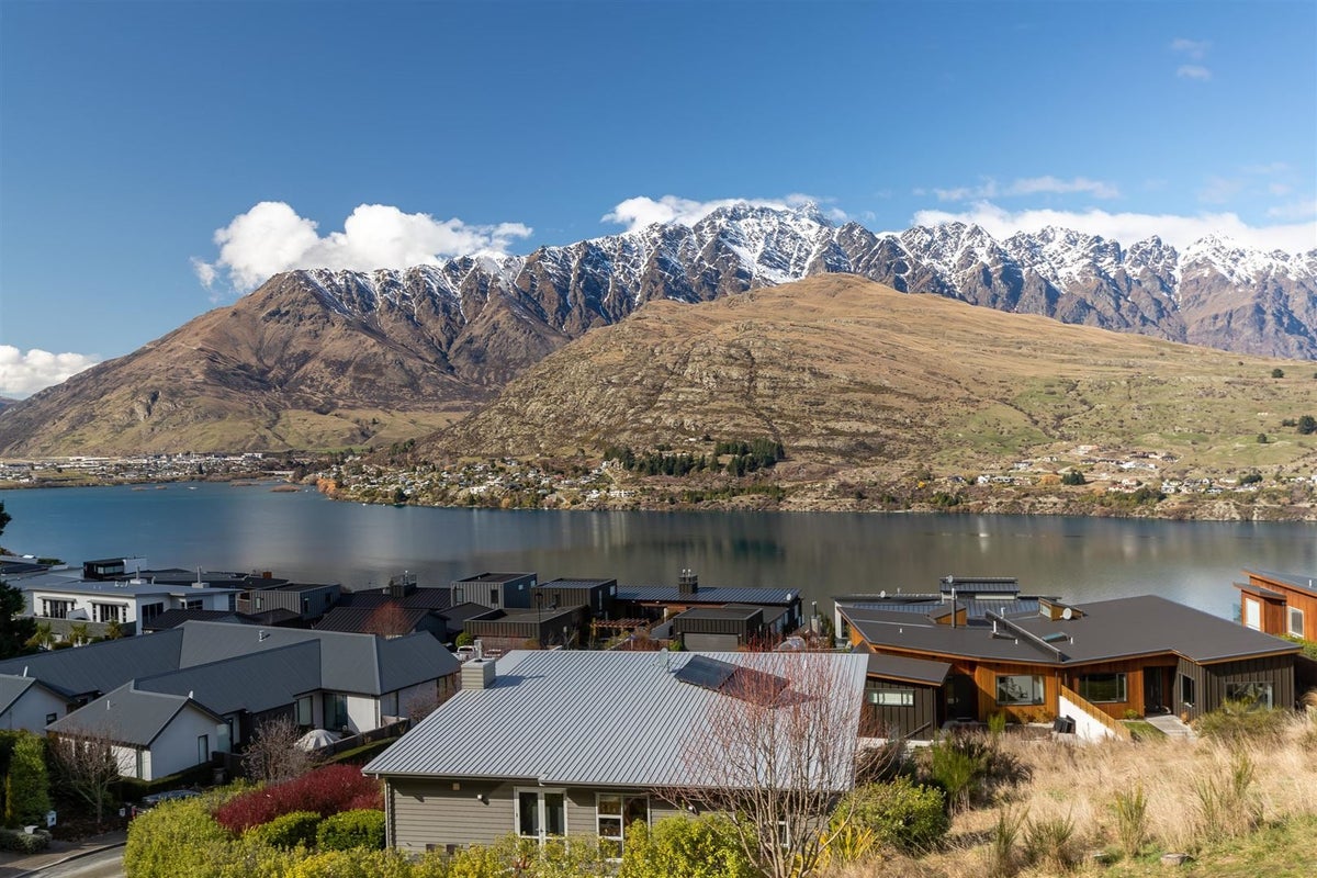 12 Saint Peters Place, QUEENSTOWN, Queenstown - Carousel 10