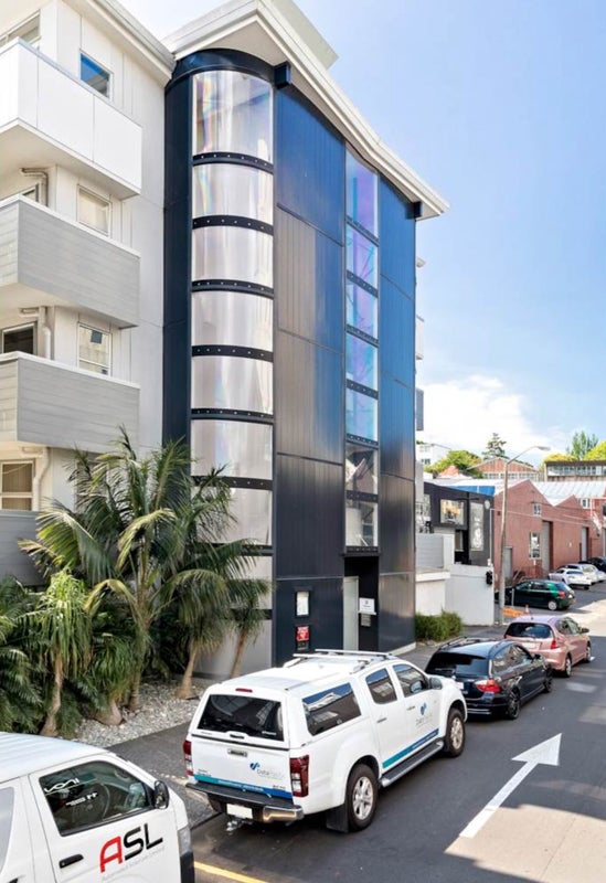 25/8 Clayton Street, Newmarket, Auckland - Carousel 1