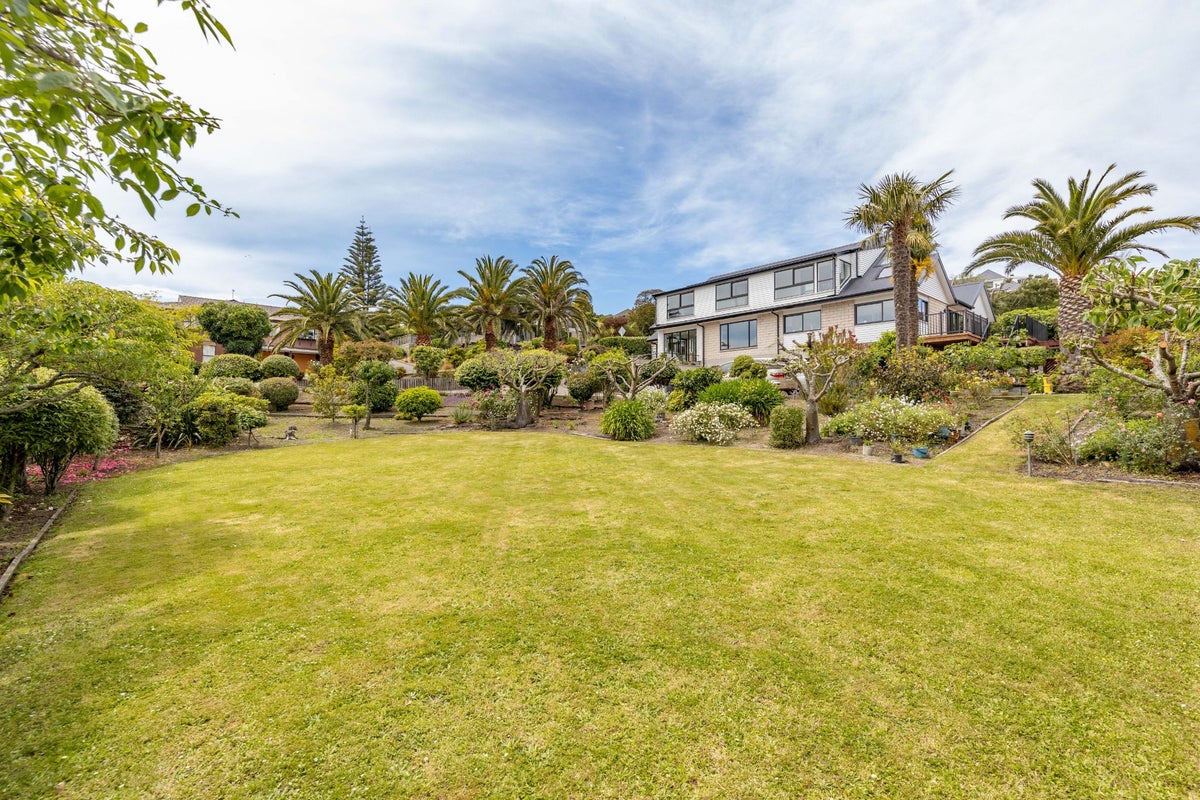 90 Penruddock Rise, Westmorland, Christchurch - Carousel 1