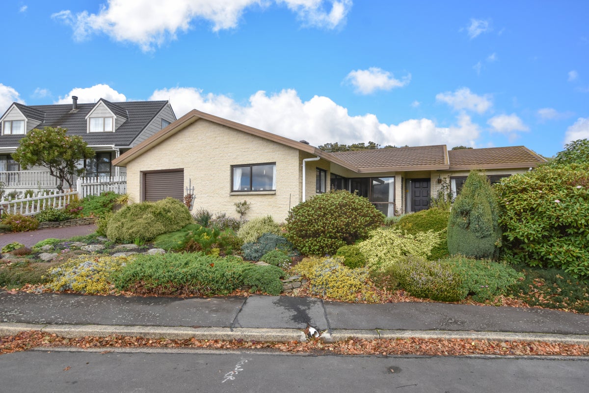 3 Garden Place, Glenleith, Dunedin - Carousel 1