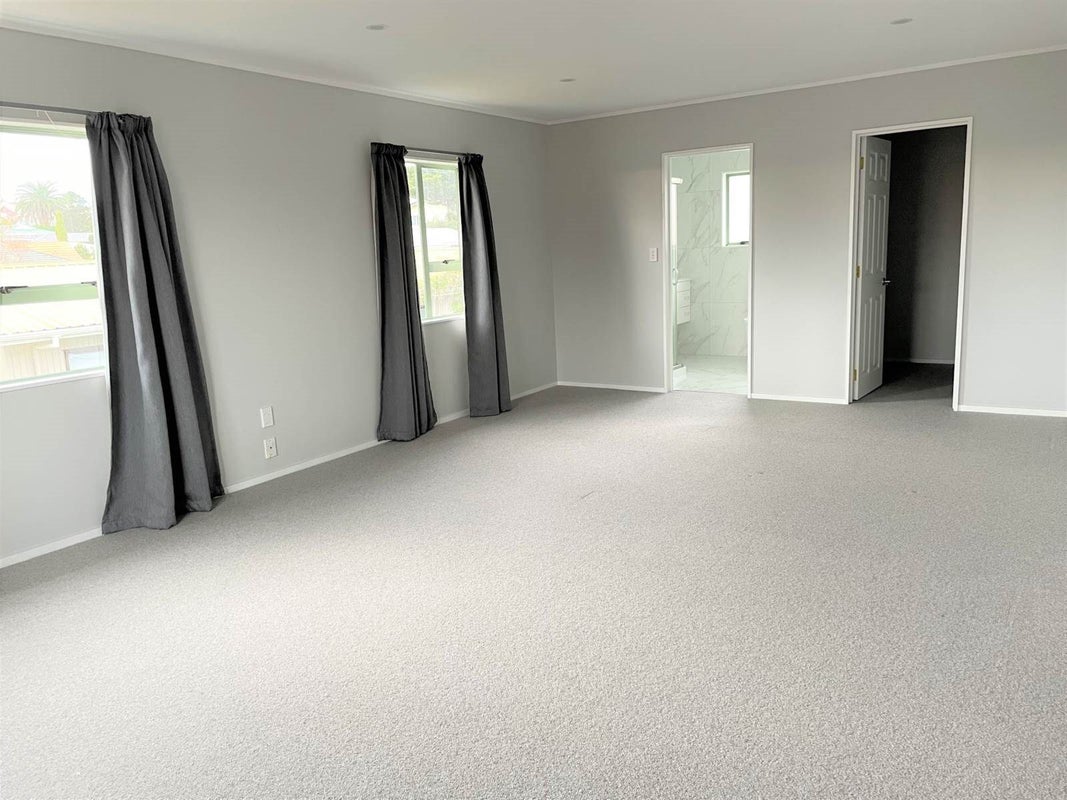 5 Davern Lane, New Lynn, Auckland - Carousel 2