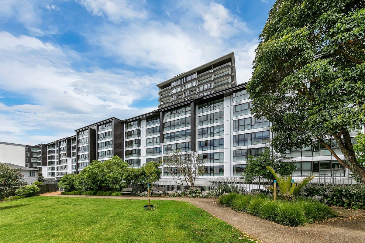 3X/16 Burton Street, Grafton, Auckland - Carousel 14