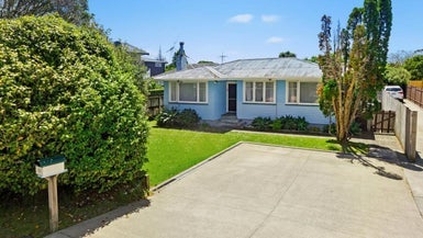 13 Stokes Avenue, Te Atatu Peninsula, Auckland - Carousel 1