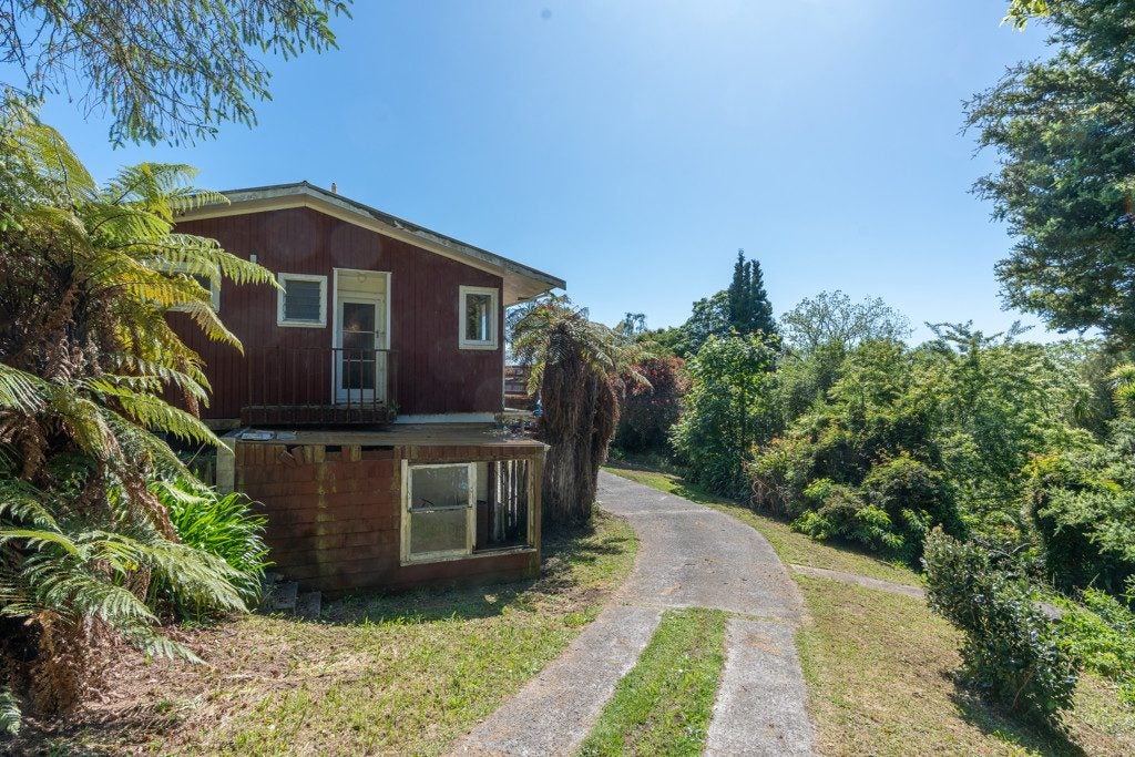 34 Acacia Crescent, Glenview, Hamilton - Carousel 1