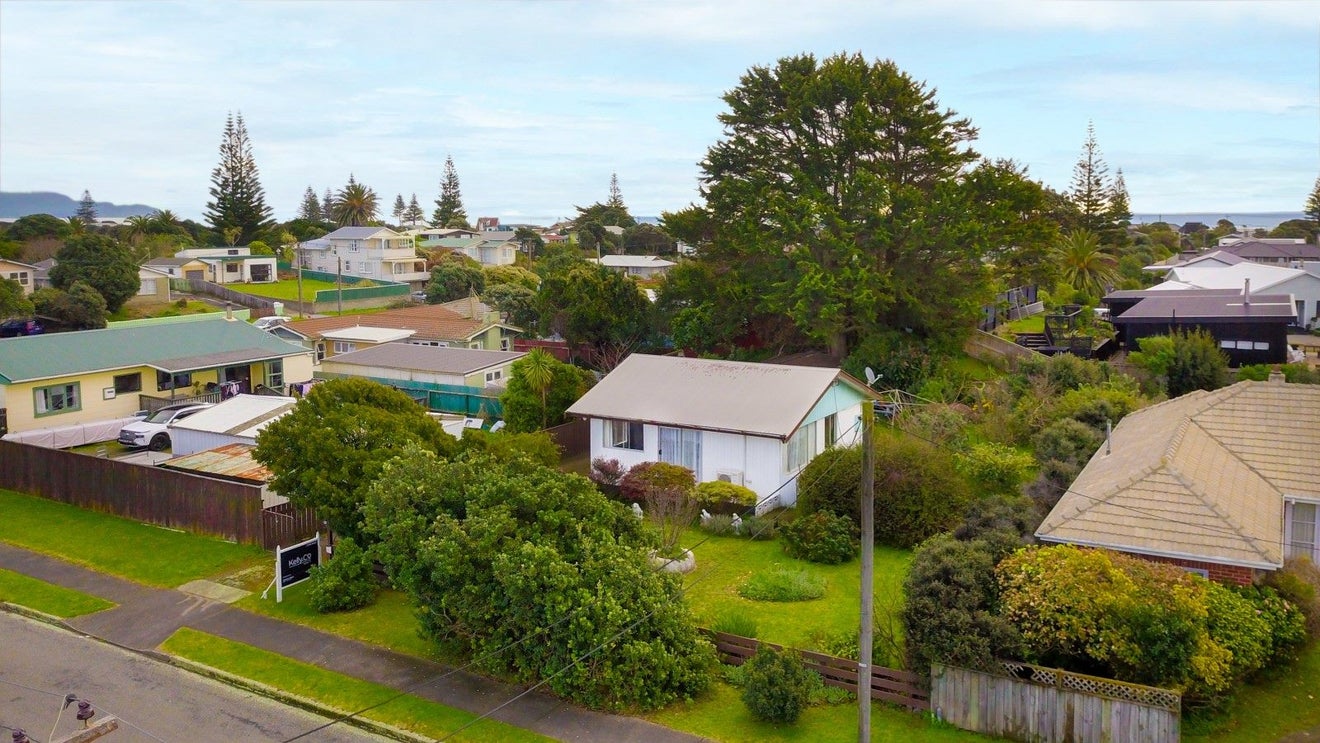 21 Mahoe Street, Otaki Beach, Otaki - Carousel 2