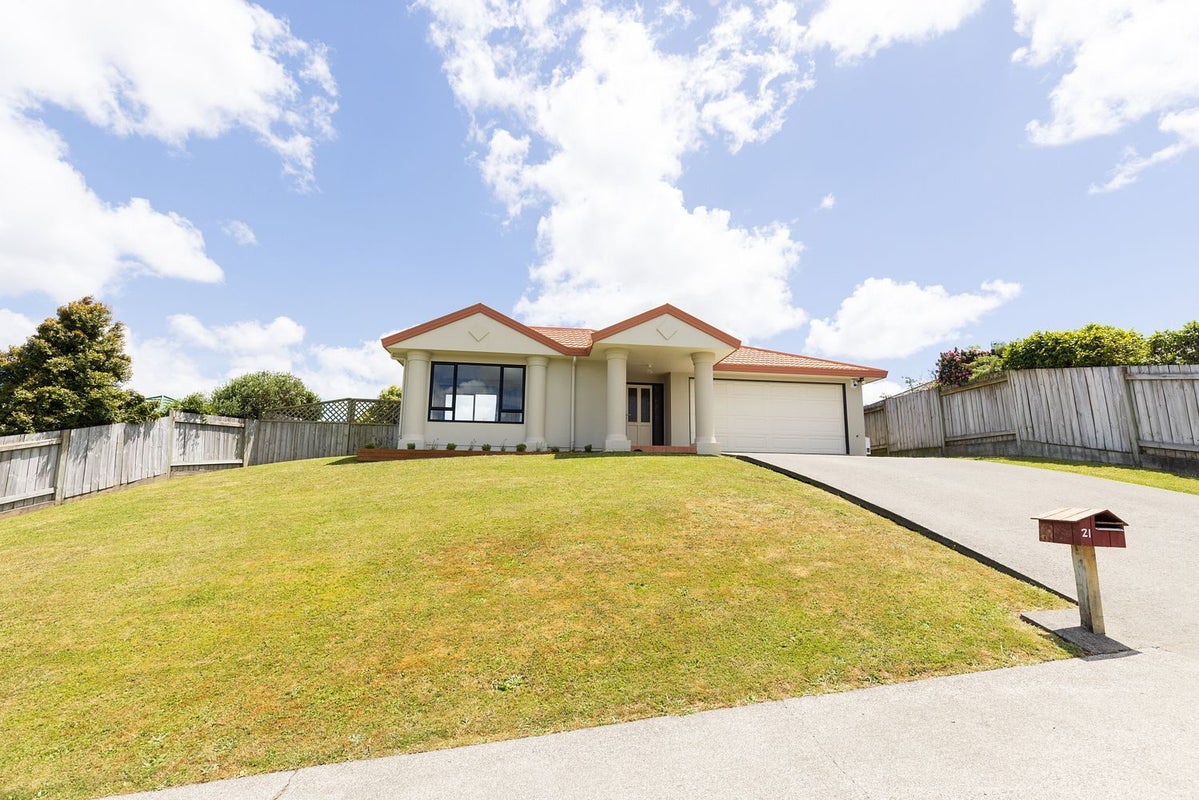 21 Logan Way, Kelvin Grove, Palmerston North - Carousel 1