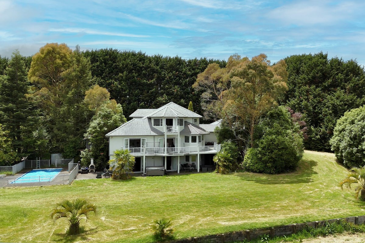 66 Forest Road, Oruanui, Taupo - Carousel 1