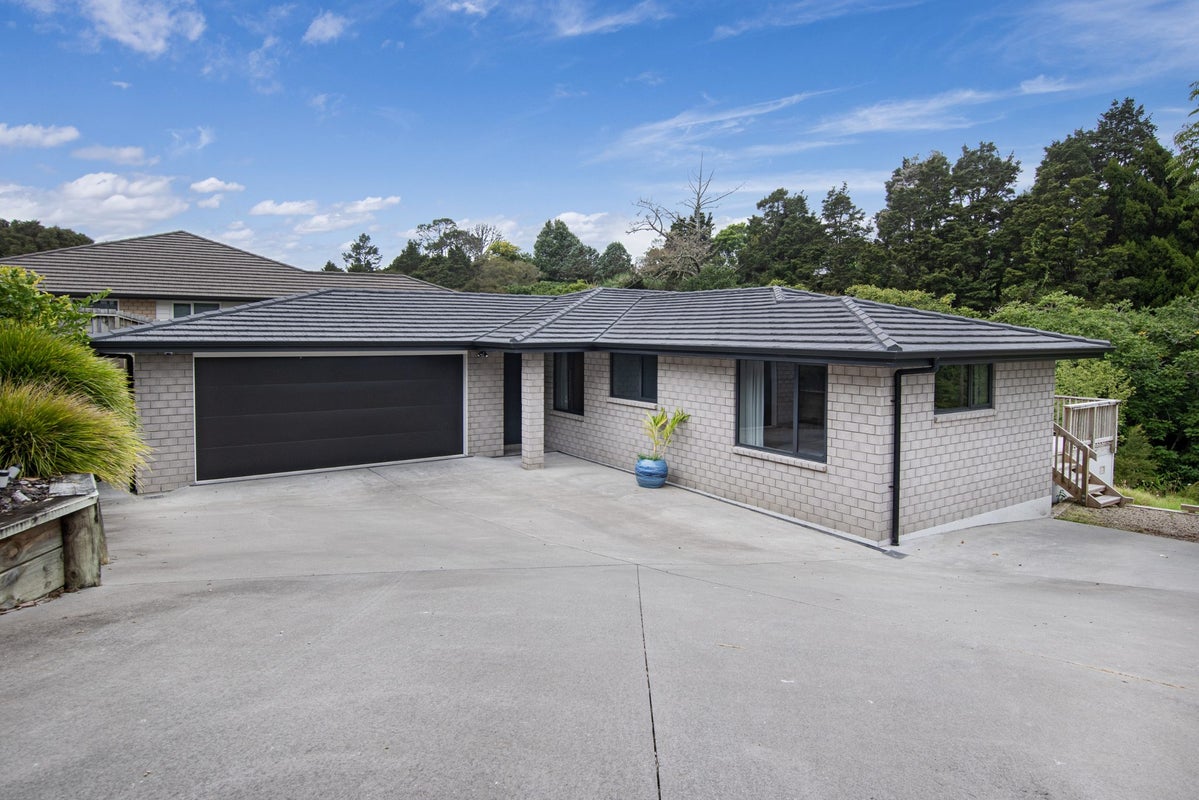 8 Walnut Grove, Kensington, Whangarei - Carousel 1