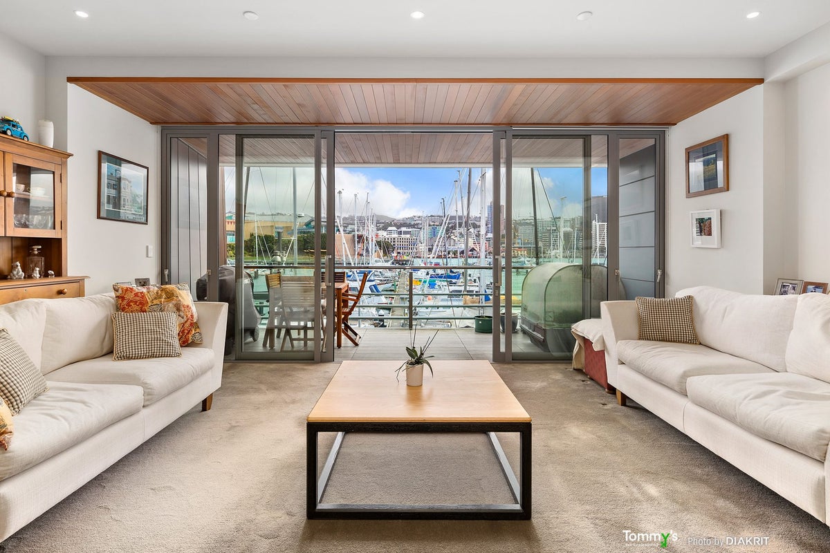 1C/3 Clyde Quay Wharf, Te Aro, Wellington - Carousel 2
