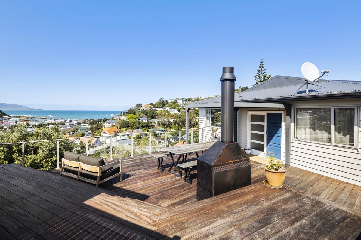 9 Maybury Way, Island Bay, Wellington - Carousel 1