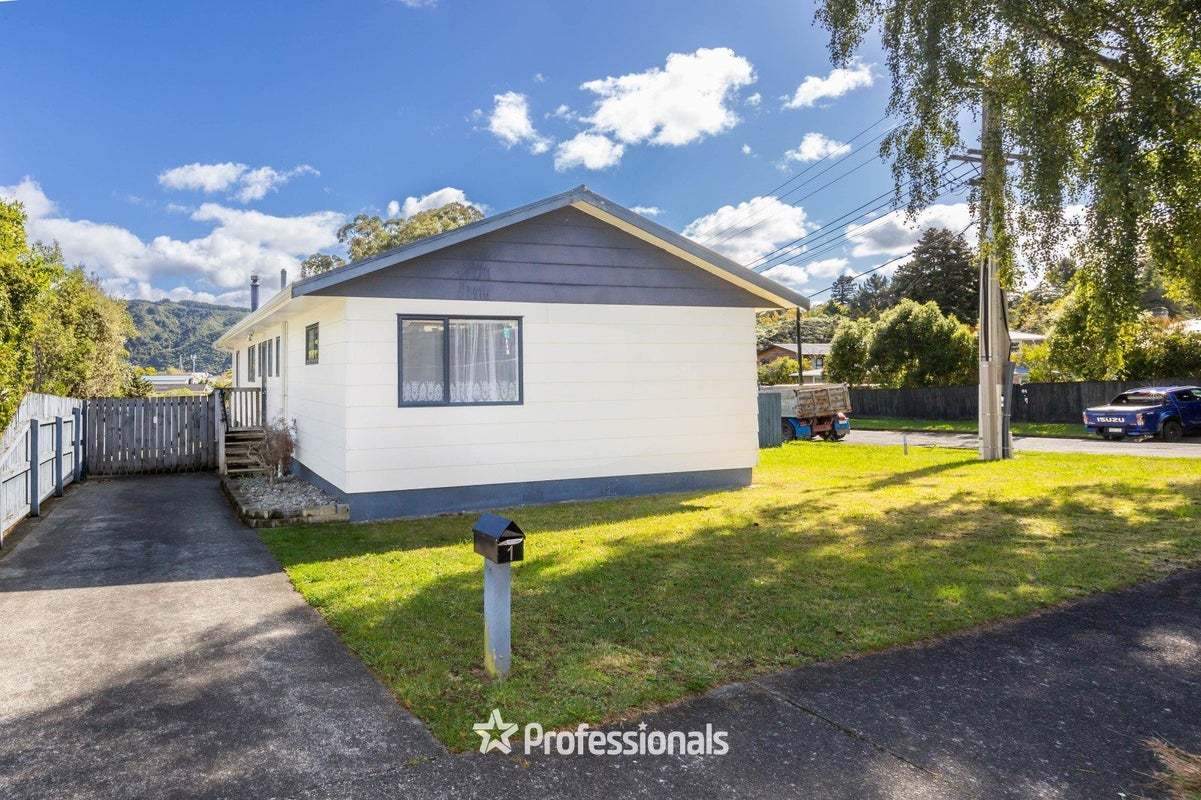 1 Monarch Grove, Maoribank, Upper Hutt - Carousel 2