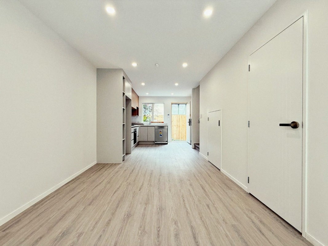 51 Anderson Avenue, Point England, Auckland - Carousel 2