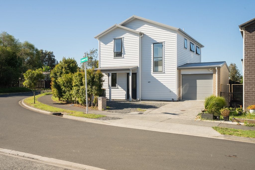 53 Ipukarea Street, Weymouth, Auckland - Carousel 1
