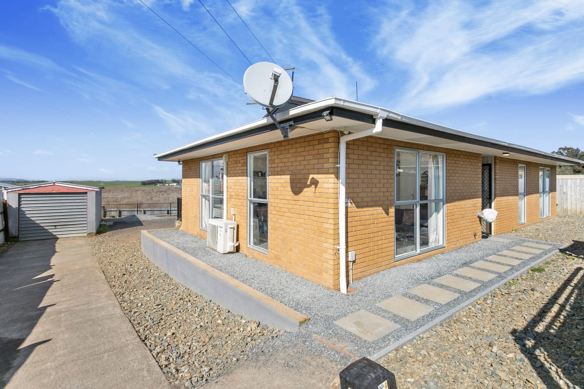 31 Heather Green Avenue, Meremere - Carousel 1