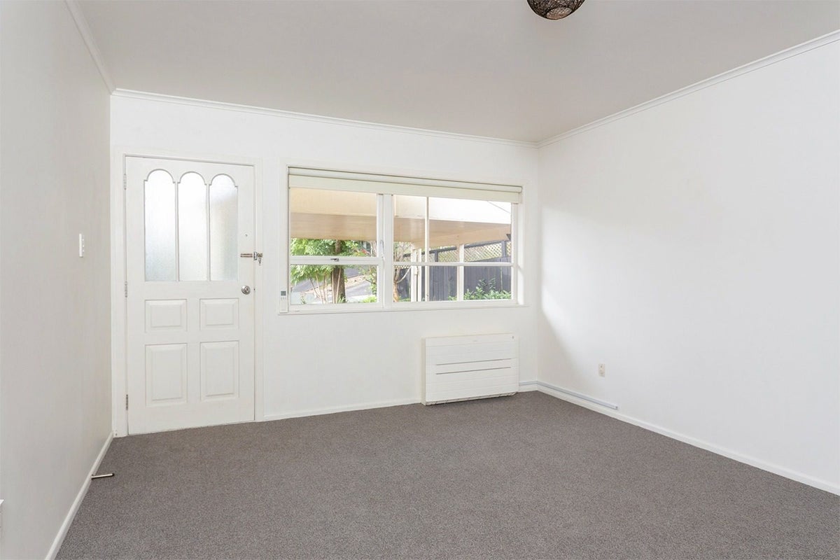 2/39 Eaton Road, Hillsborough, Auckland - Carousel 25