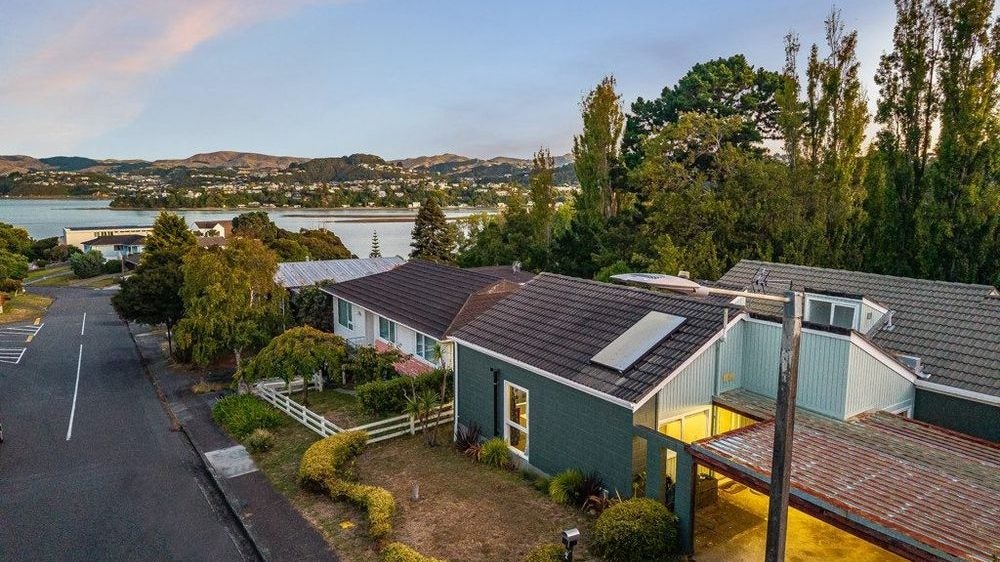 10A Penryn Drive, Camborne, Porirua - Carousel 1