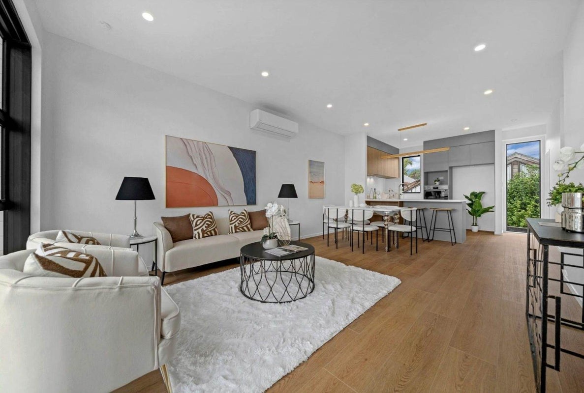 8/20 Ayr Road, Pakuranga, Auckland - Carousel 1