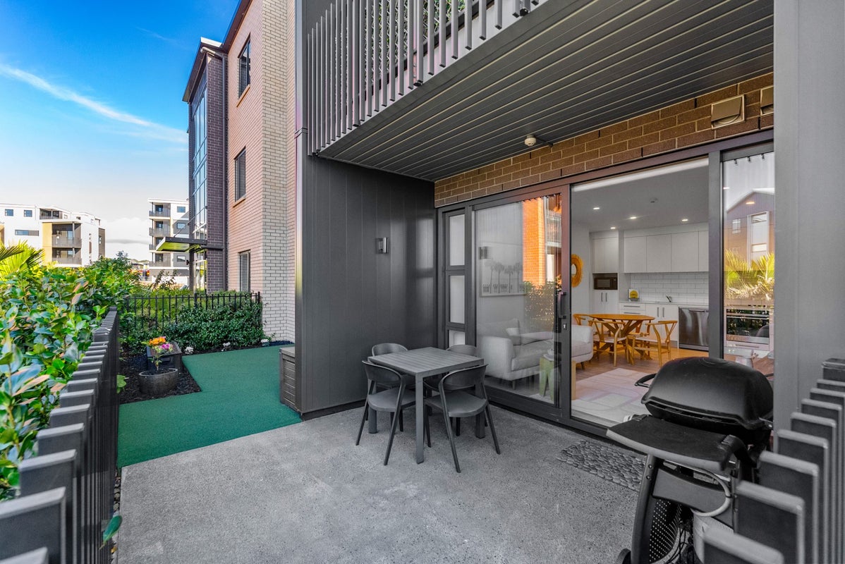 G04/10 Awataha Drive, Northcote, Auckland - Carousel 1