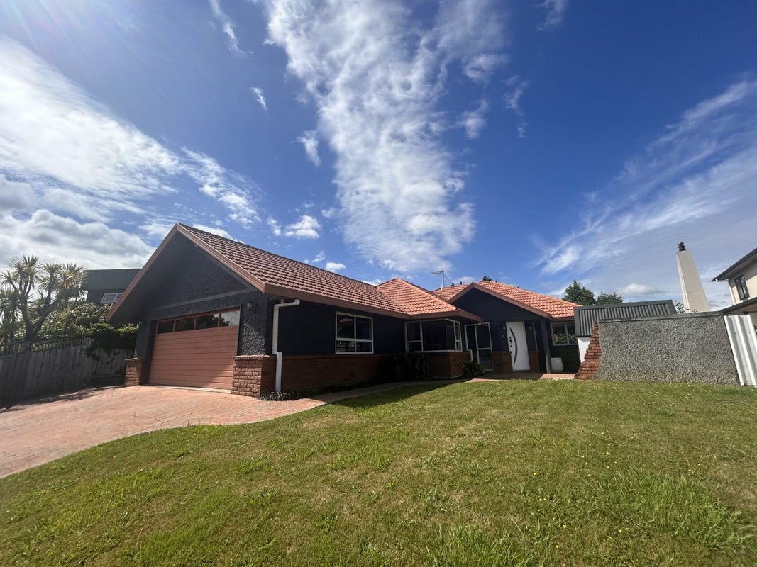 108 Pacific Drive, Fitzherbert, Palmerston North - Carousel 1