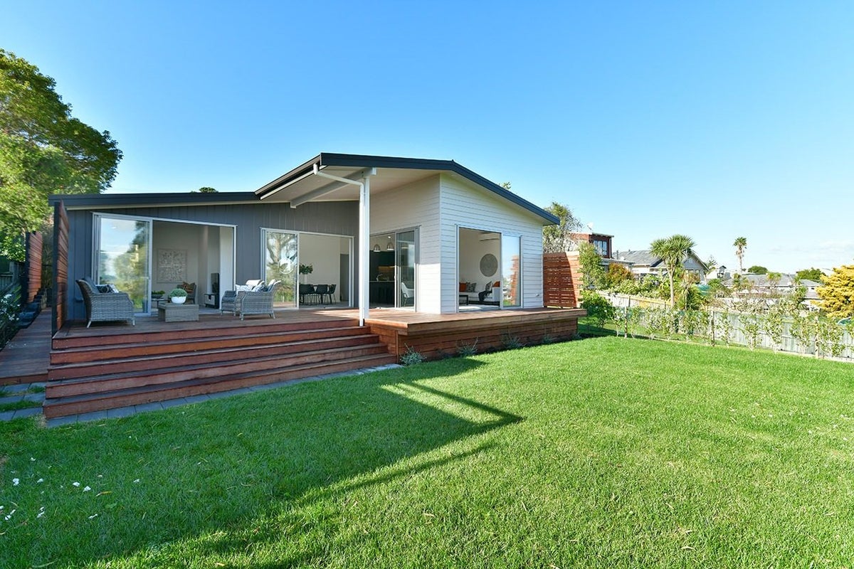 17 Shakespear Road, Army Bay, Whangaparaoa - Carousel 1