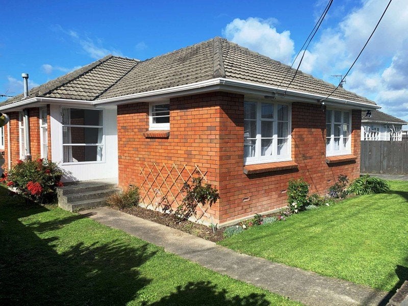 2 Hazel Street, Ebdentown, Upper Hutt - Carousel 1