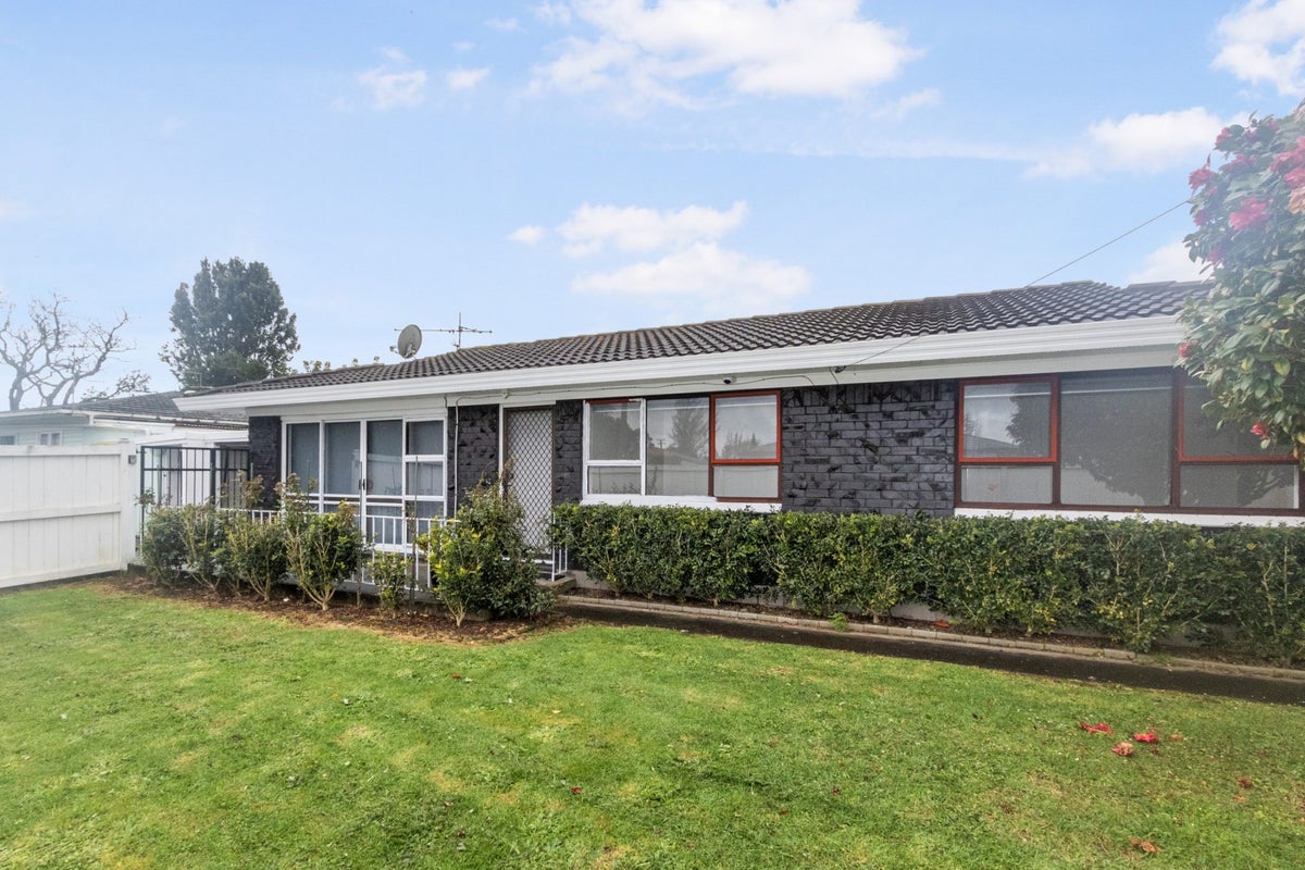 43 Moumoukai Hill Road, Papakura - Carousel 1