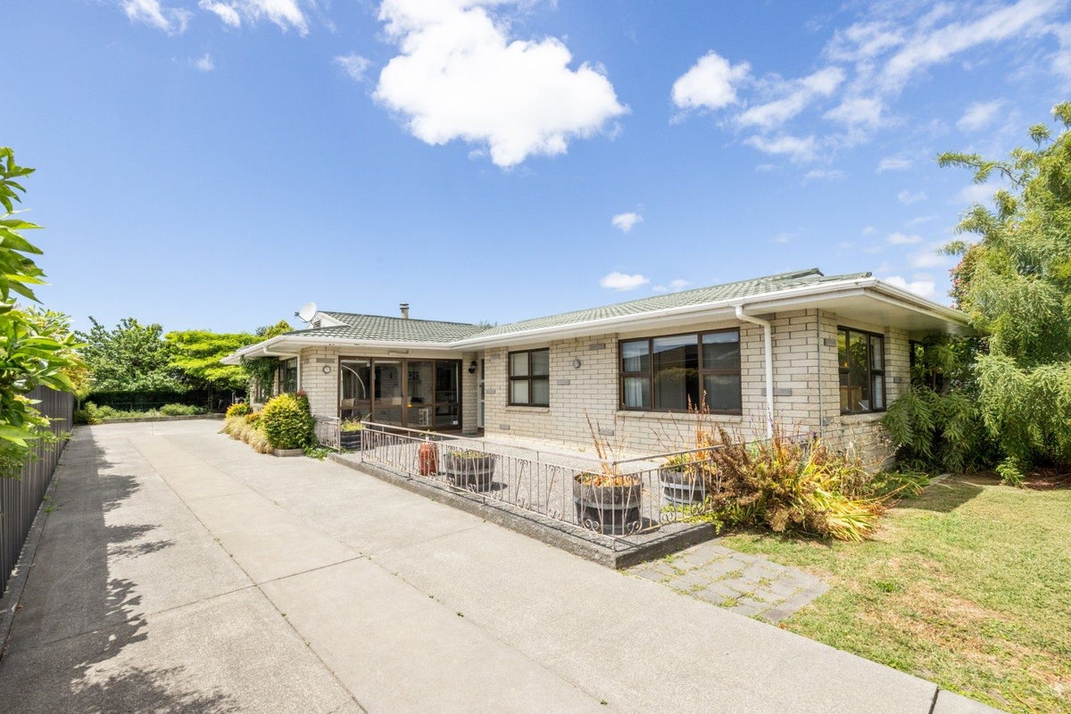34 Hammond Road, Taradale, Napier - Carousel 1
