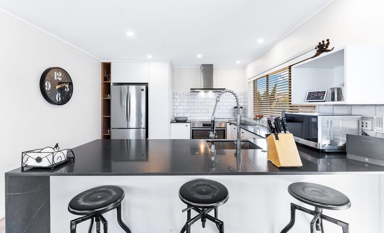 20 Chatswood Grove, Chatswood, Auckland - Carousel 2