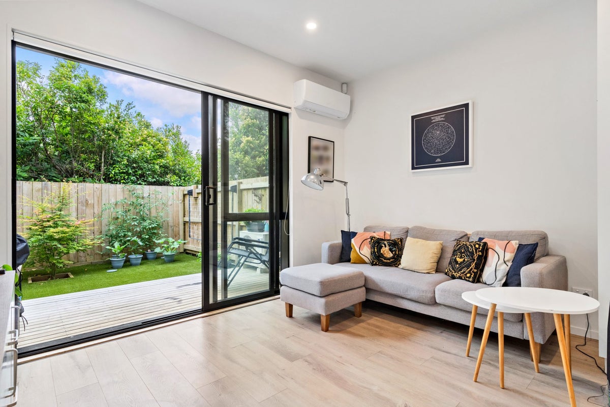 7/241 Don Buck Road, Massey, Waitakere City, Auckland - Carousel 1