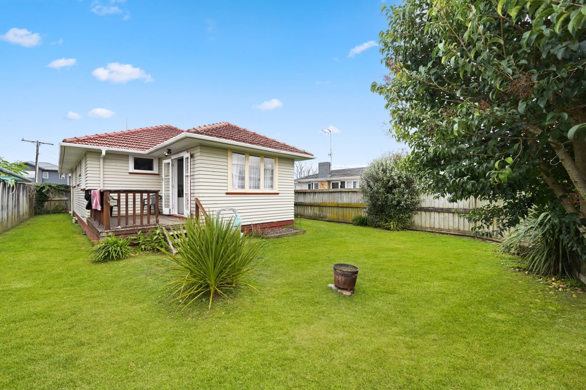 8 Mount View Road, Melville, Hamilton - Carousel 2