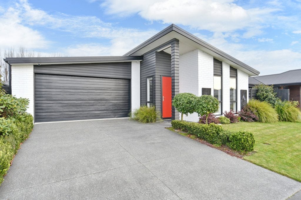 8 McLendon Green, Belfast, Christchurch - Carousel 27