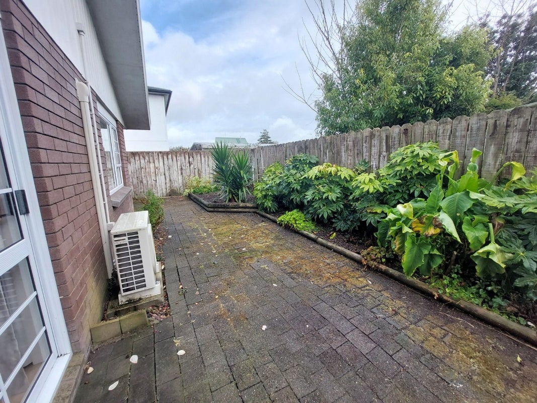 19A Sandwich Road, St Andrews, Hamilton - Carousel 16
