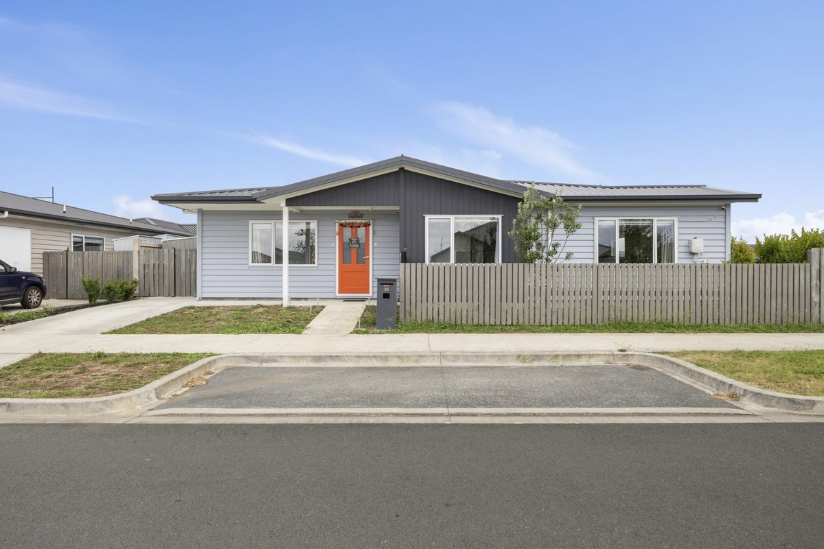 25 Whareatua Avenue, Takanini, Auckland - Carousel 1