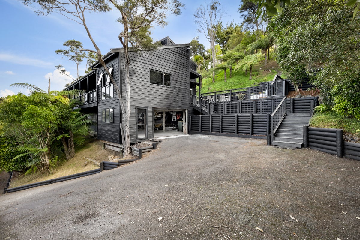 23 Laingfield Terrace, Laingholm, Auckland - Carousel 1