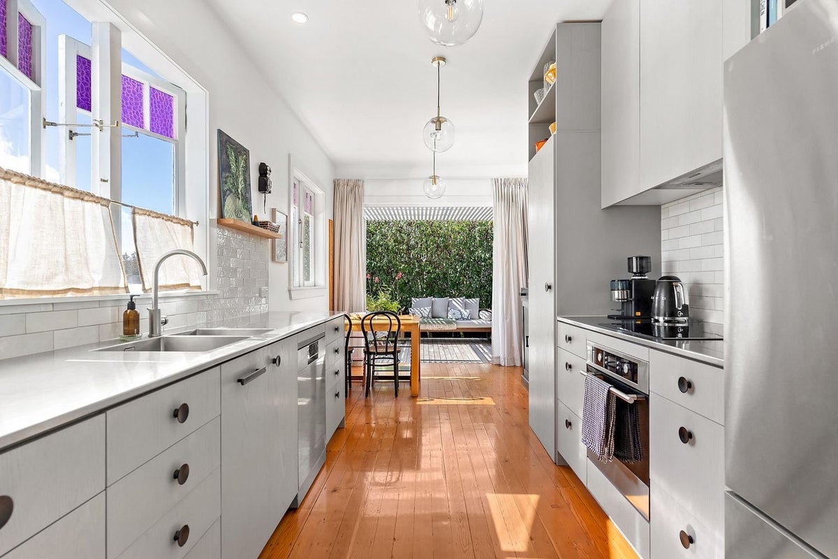 11 Nikau Street, New Lynn, Auckland - Carousel 2