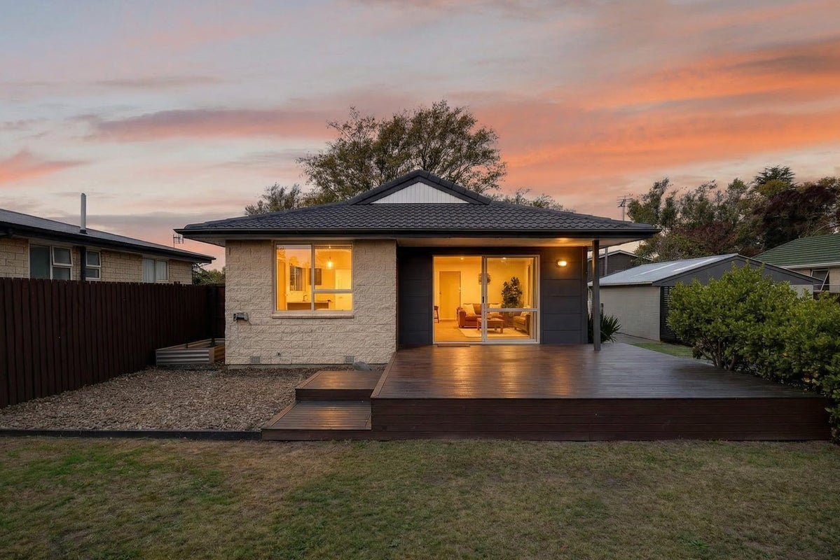 5 Fenmere Place, Burwood, Christchurch - Carousel 1