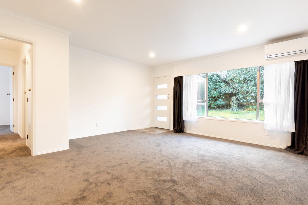 2/15 Crossfield Road, Glendowie, Auckland - Carousel 1