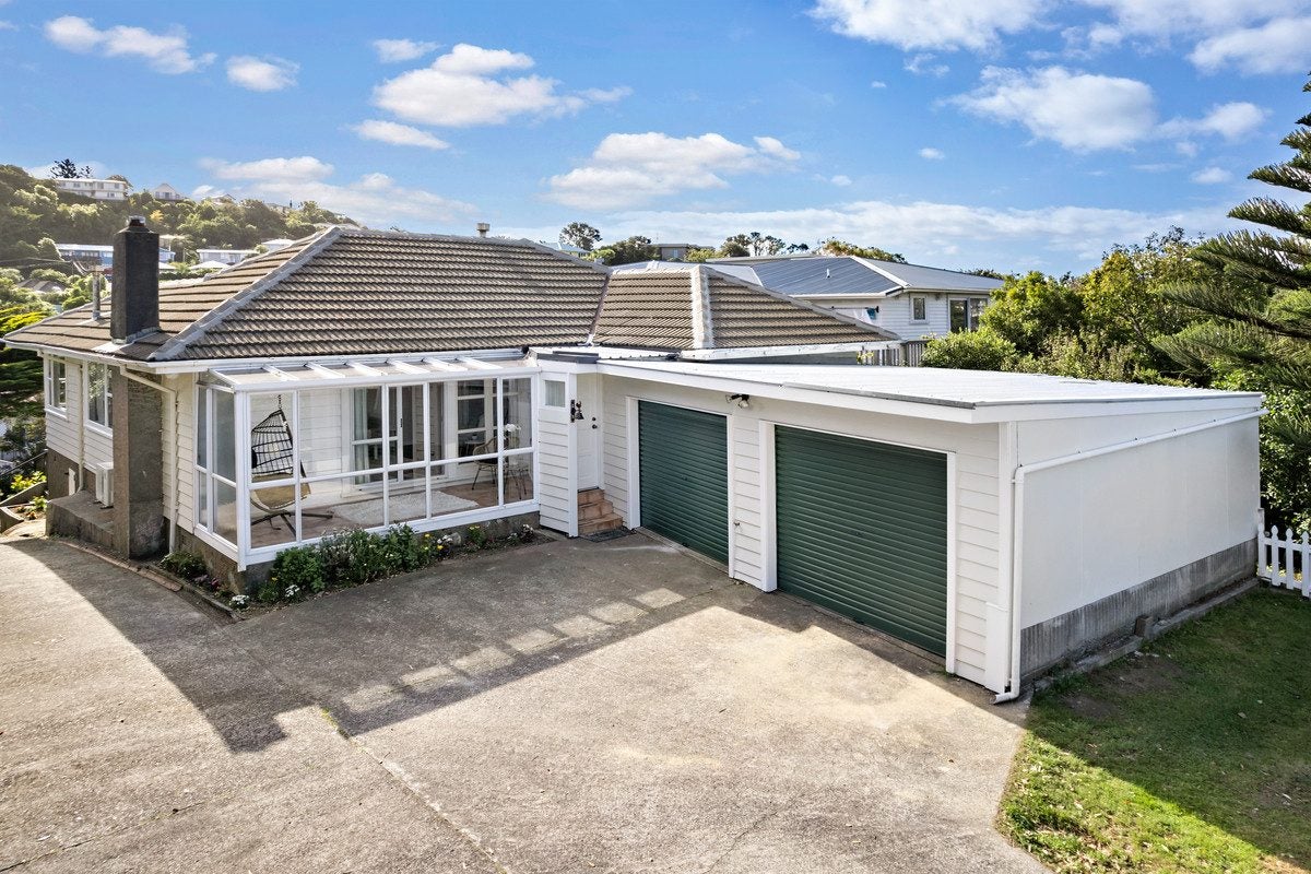 30 Bassett Road, Johnsonville, Wellington - Carousel 1