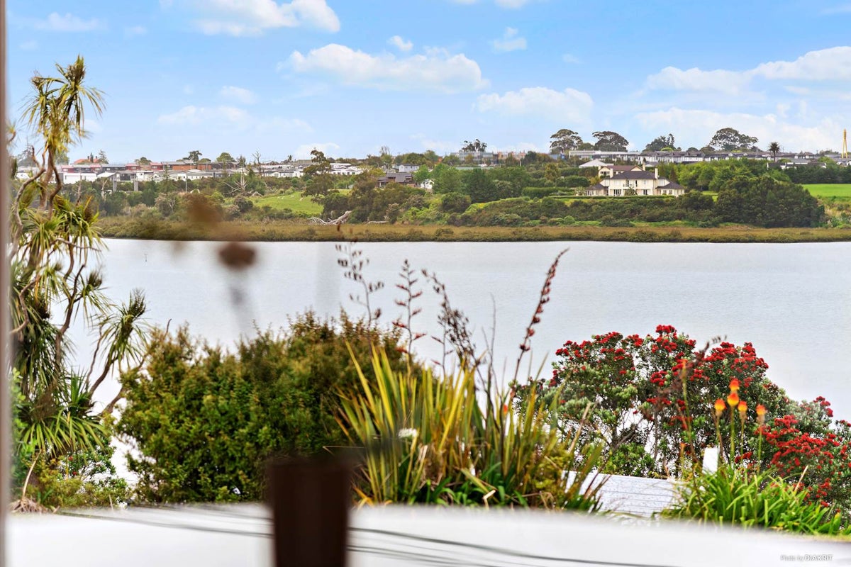 10 Ferry Parade, Herald Island, Auckland - Carousel 2