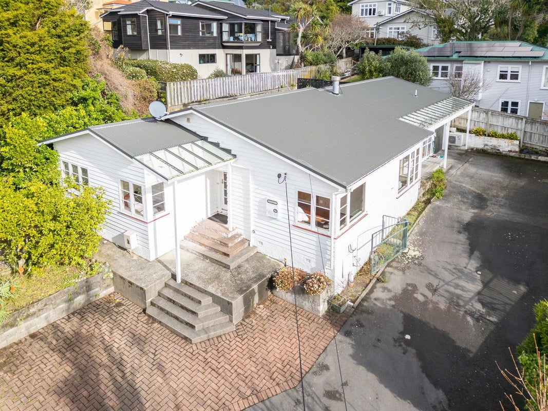 307 Karori Road, Karori, Wellington - Carousel 1