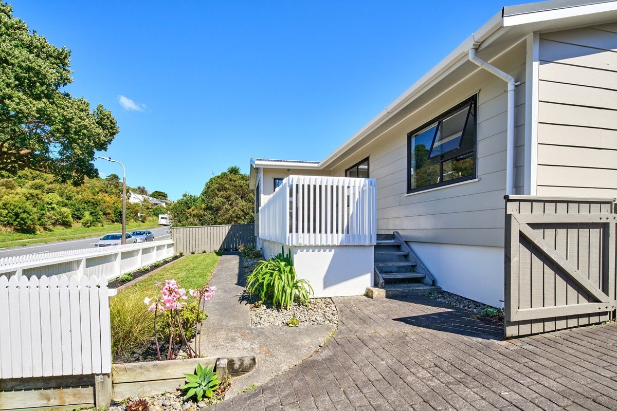 55 Omapere Street, Whitby, Porirua - Carousel 2