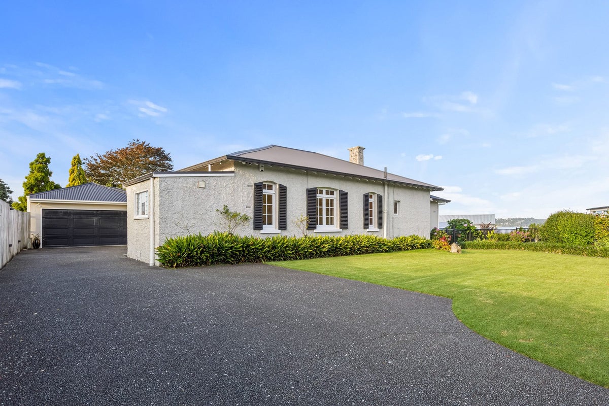 46 Rewarewa Road, Te Atatu Peninsula, Auckland - Carousel 2