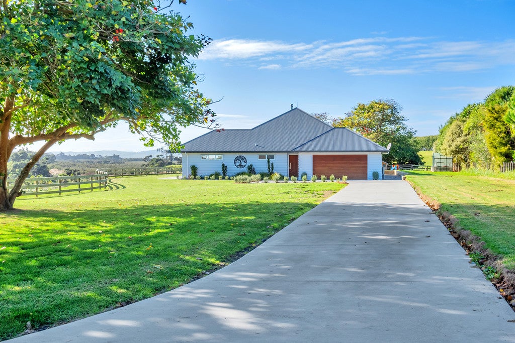 986 South Head Road, Helensville - Carousel 1