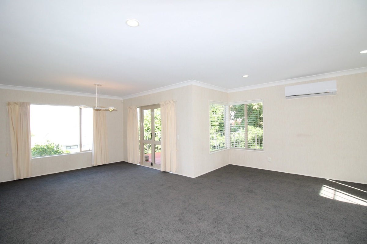 2/49 Ribbonwood Crescent, Goodwood Heights, Auckland - Carousel 2