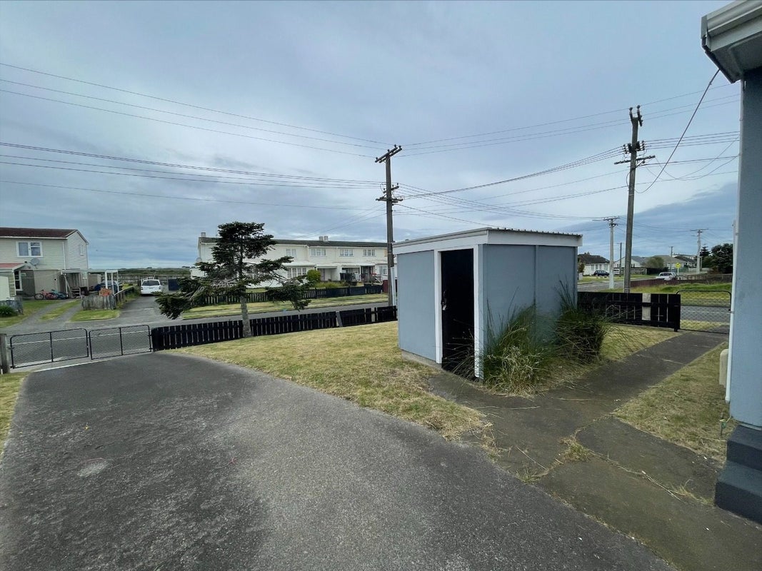 2 Tiki Street, Castlecliff, Whanganui - Carousel 2