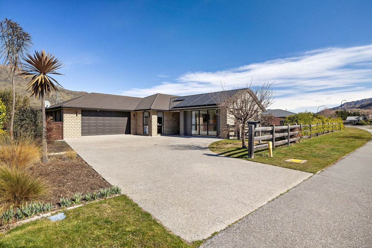 4 Banbury Terrace, Lower Shotover, Queenstown - Carousel 1