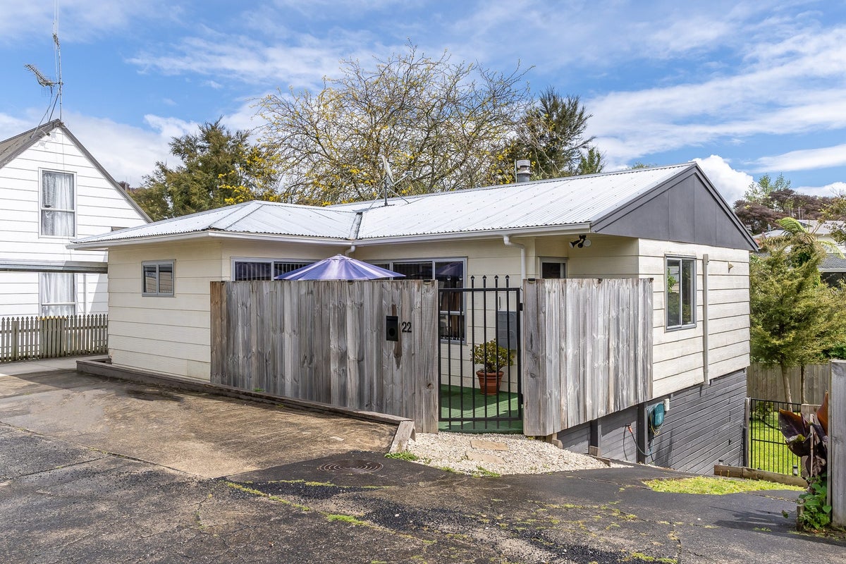 22 Homestead Place, Glenview, Hamilton - Carousel 1