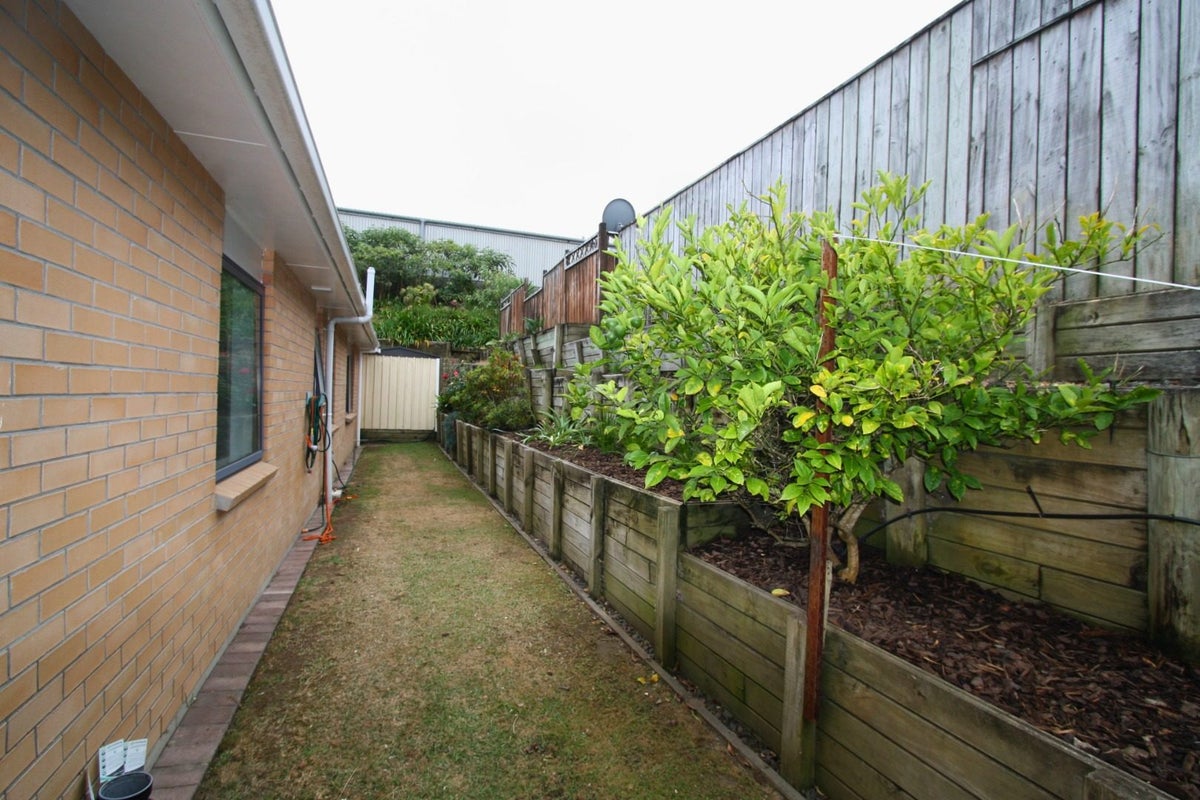 9B Simons Street, Moturoa, New Plymouth - Carousel 10