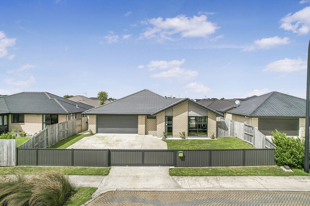 217 Borman Road, Rototuna North, Hamilton - Carousel 1