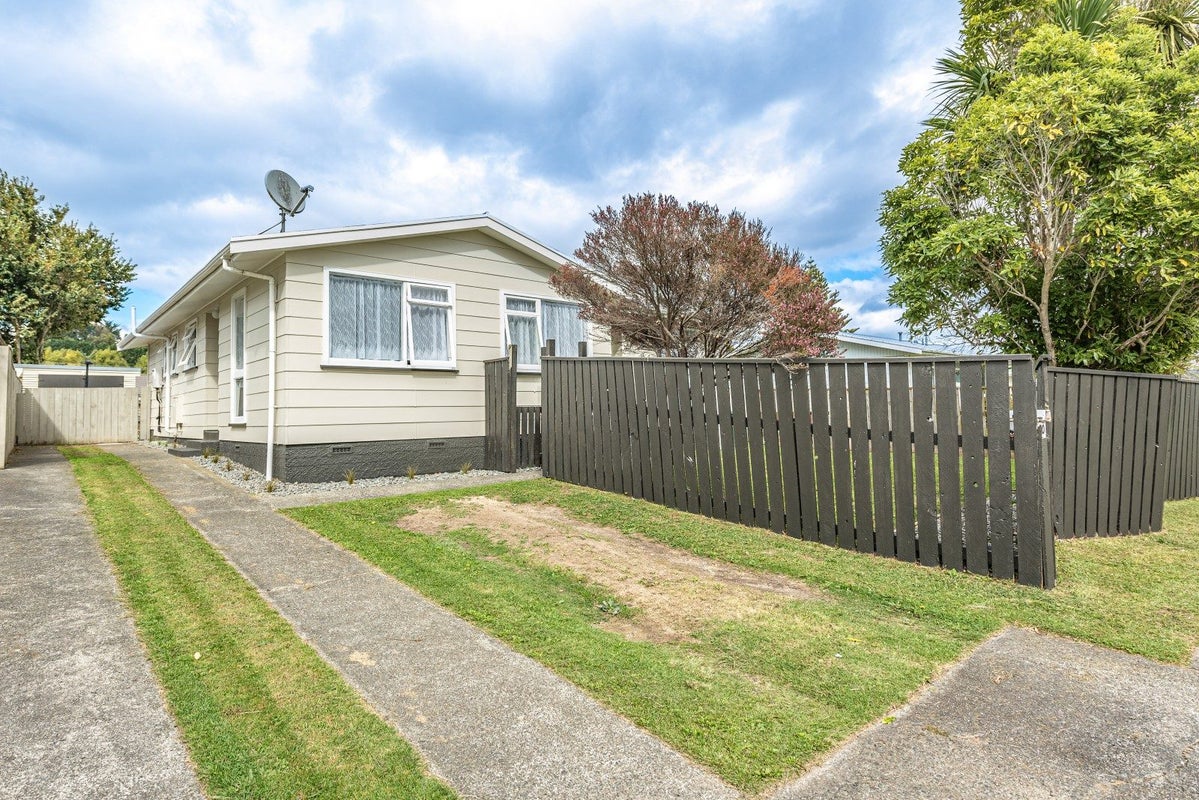 40 Hackett Street, Whanganui East, Whanganui - Carousel 1